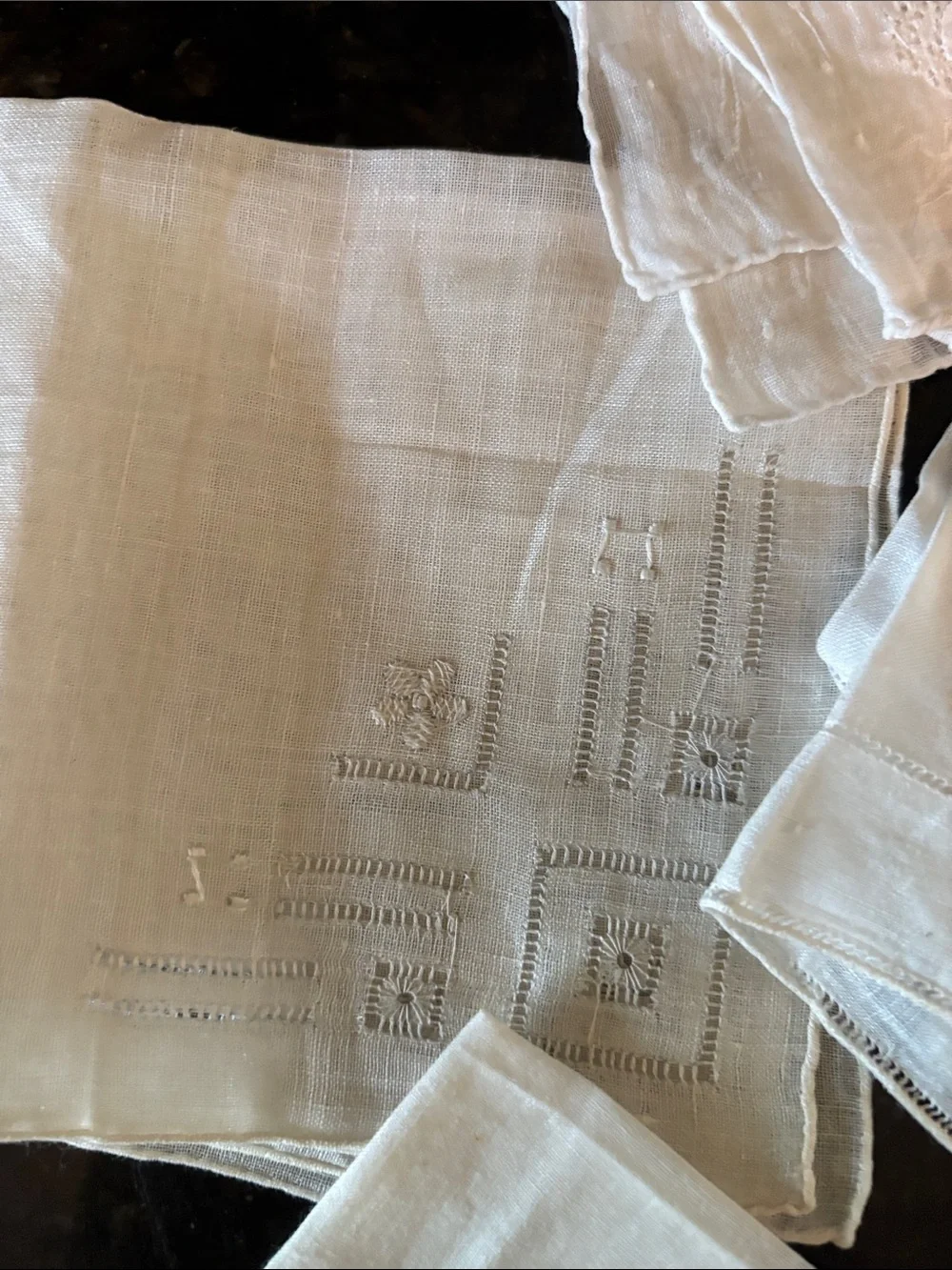 Vintage White Embroidered Linen Napkins - Set of 4